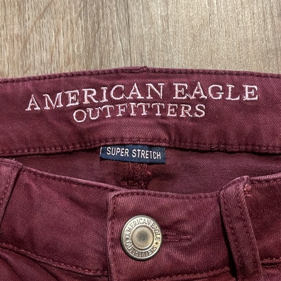 AMERICAN EAGLE SUPER STRETCH MAROON SHORTS (4) - Picture 4 of 6
